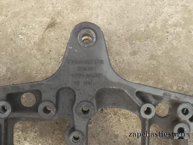 Кронштейн рессоры RH Mercedes Benz 9303221101