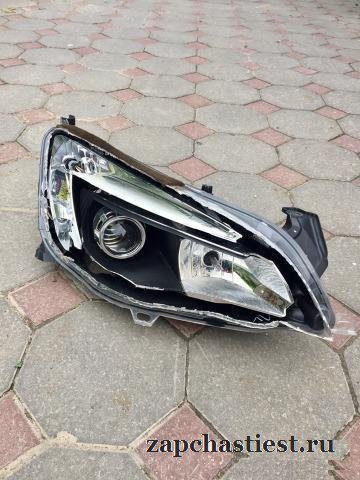 Правая фара на Opel Astra J
