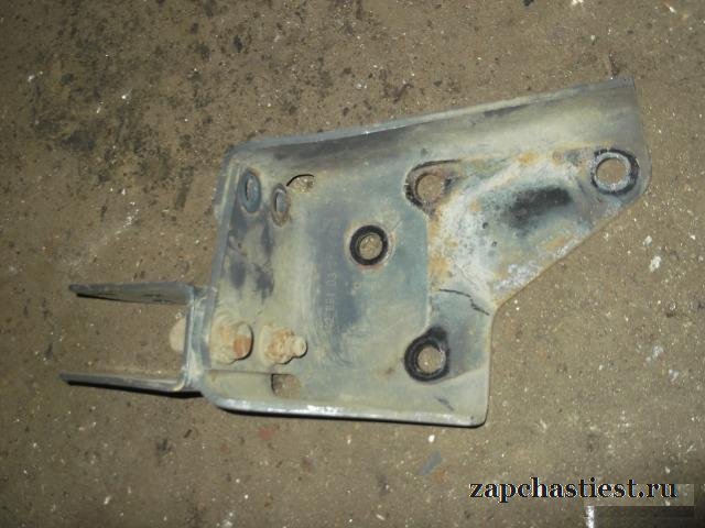 Кронштейн кабины RH Mercedes Benz 9428910331