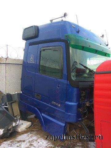 Кабина мерседес Actros актрос 2004 год