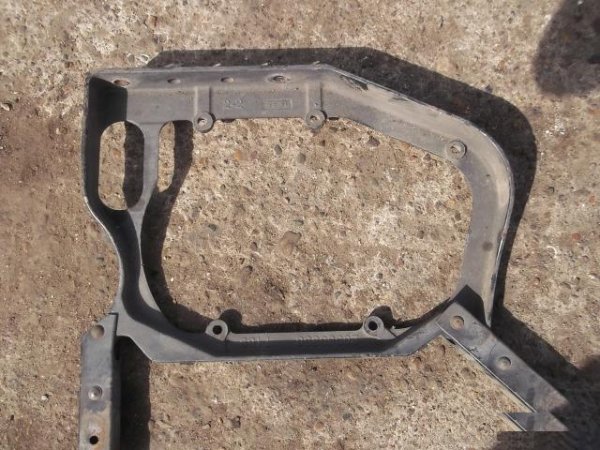 Кронштейн крепления крыла RH Volvo 20959377