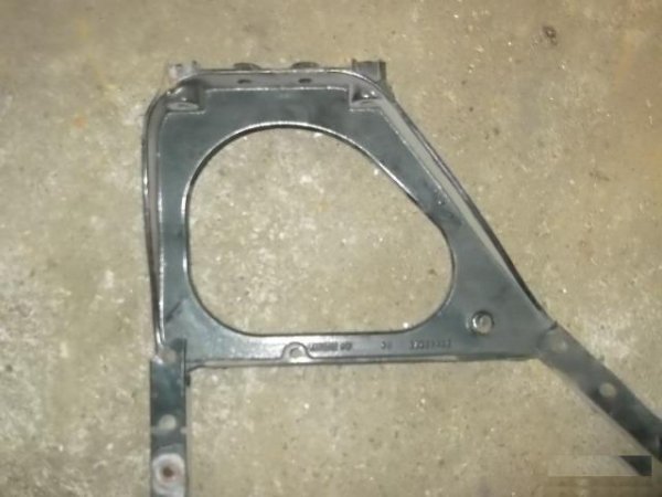 Кронштейн крепления крыла LH Volvo 20493928