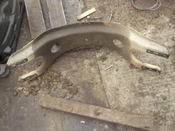Траверса рамы поперечная Mercedes Benz 9413120310