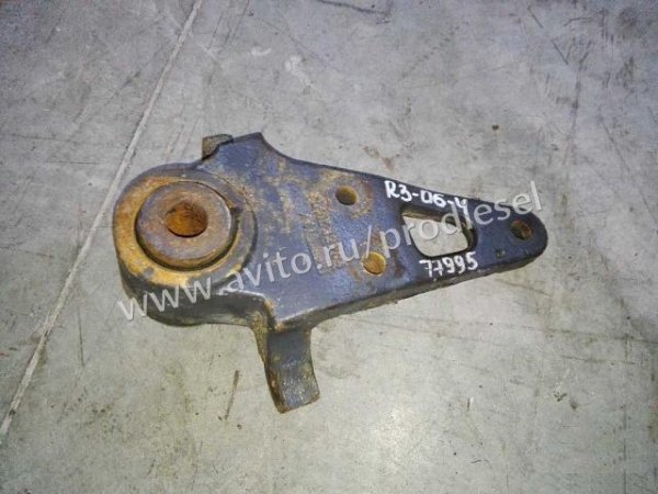 5010532764 кронштейн передней рессоры Renault