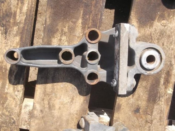 Кронштейн крепления передней рессоры Volvo 2046774
