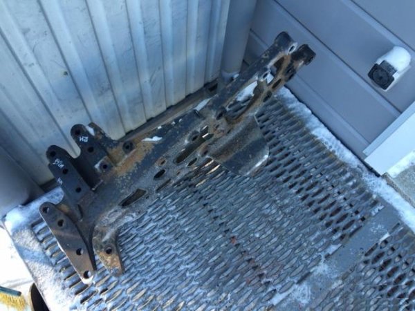 Кронштейн передней рессоры RH Mercedes Benz 930322