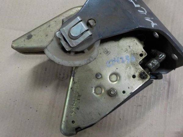 Кронштейн рессоры LH Mercedes Benz 9493220103