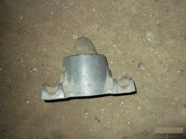 Отбойник передней рессоры Mersedes Benz 9413310526