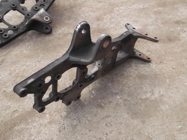 Кронштейн рессоры RH Mercedes Benz 9303221101