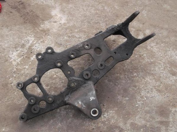 Кронштейн рессоры LH Mercedes Benz 9303221001