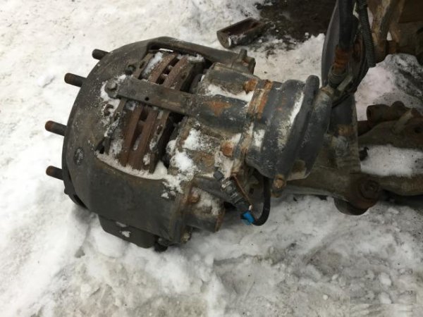 Вольво Фе (Volvo FE ) передняя суппорт/ ступица