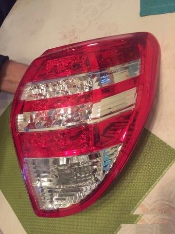 Продам фонарь на toyota rav 4 2011