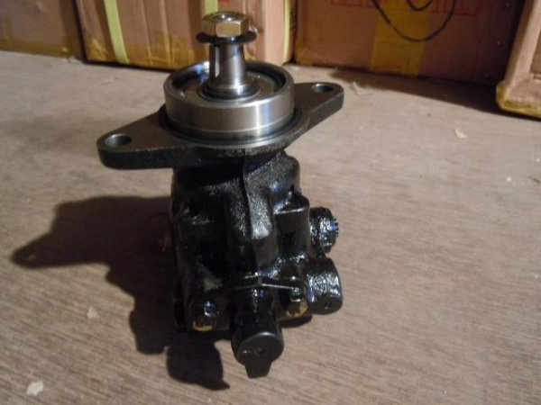 Насос гидроусилителя D6AV 17L/MIN