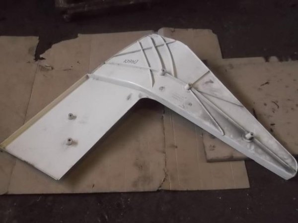 Навесная часть спойлера LH MAN 81629100137