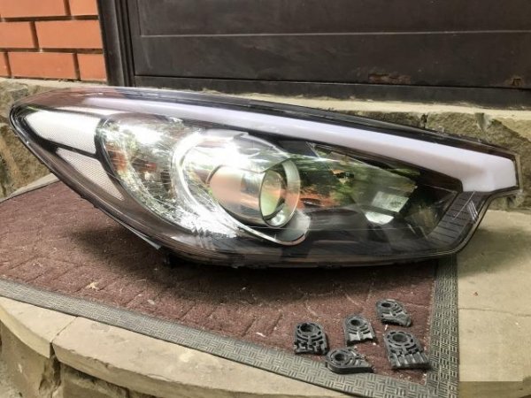 Правая фара Kia Cerato 3