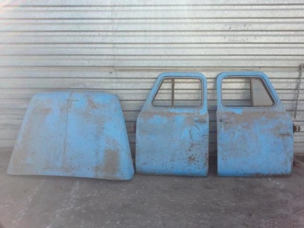 Продаю дверь, капот. Газ 53