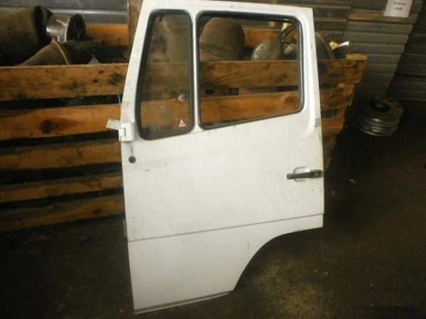 Дверь левая (каркас) mercedes LK/ LN2