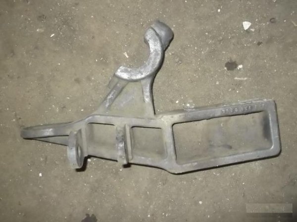 Кронштейн крепления переднего стабилизатора RH Mer