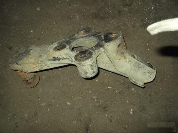 Опора подшипника к стабилизатору RH Mercedes Benz