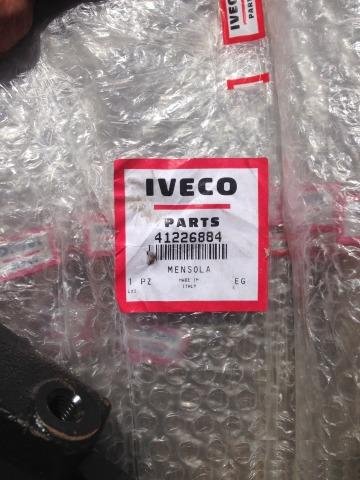 Iveco trakker кронштейн кабины 41226884