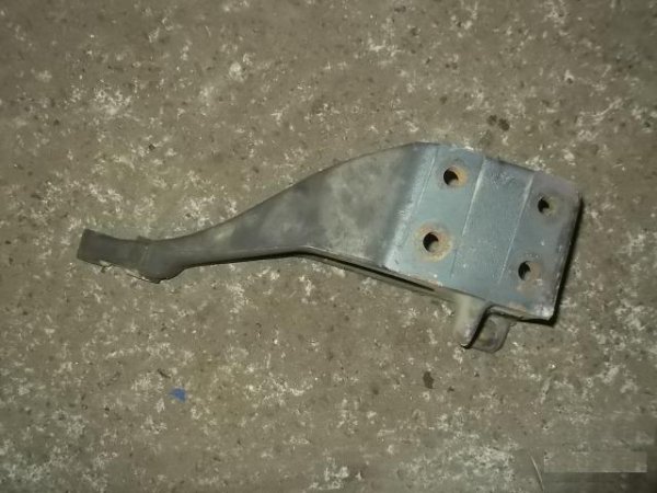 Кронштейн кабины слева Mercedes Benz 9423170001