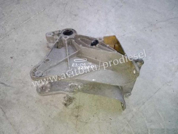 5010228905 кронштейн кабины передний Renault