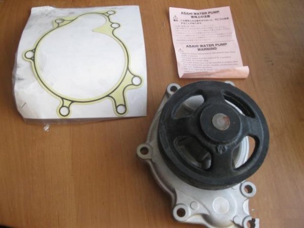 Помпа водяная A3104 (ME995072) M Mitsubishi Canter