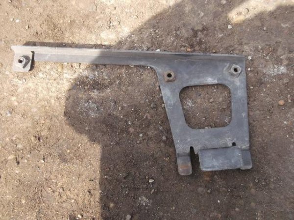 Кронштейн глушителя Volvo 20754610