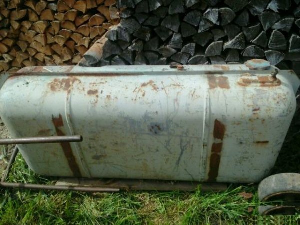 Топливный бак от Т-150 и комбайна