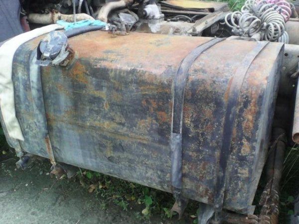 Продам Бак на 500л с креплением