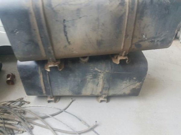 Бак топливный крепление бака на Ford Cargo