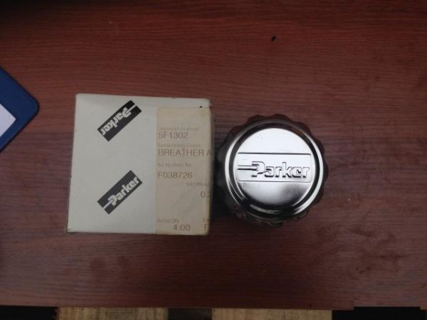 Крышка топливного бака Джон Дир F038726