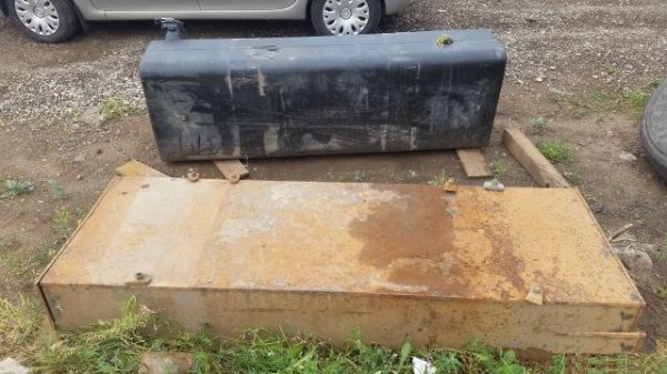 Топливный бак 600л на полуприцеп