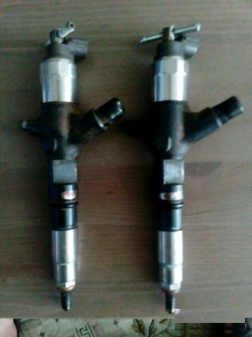 Две форсунки denso 5550 (льют)