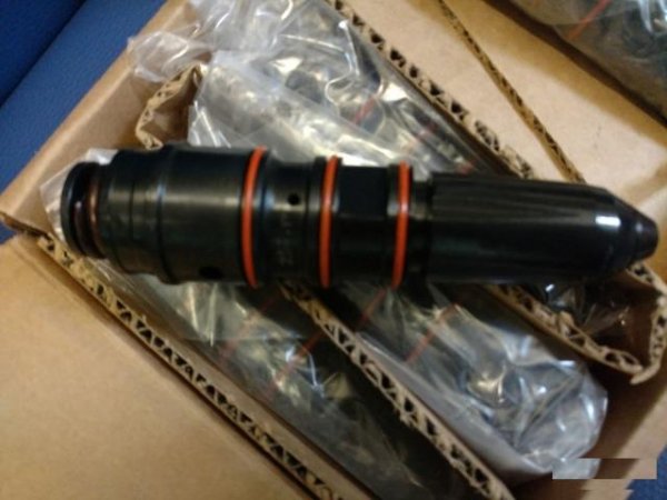Продам форсунки Cummins 3054240