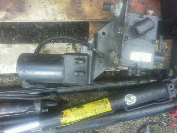 Насос подъёма кабины Renault Magnum (5010615919)