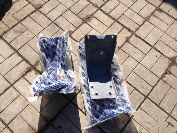 Кронштейн подножки Ивеко Еврокарго 8142988