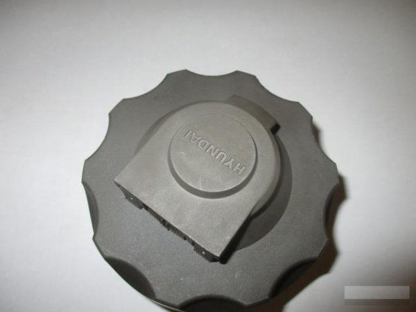 Крышка бака hyundai R220LC-9S 31Q402130