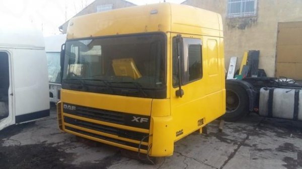 Б/у кабина kabina DAF XF 95 kompletna красн