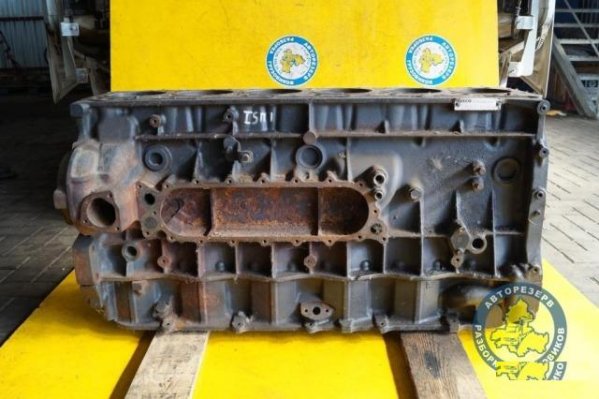 Iveco Stralis Блок цилиндров двигателя 504105808